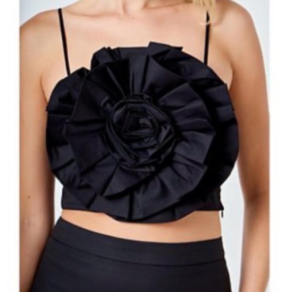 NWT English Factory Black FLOWER Top WITH REMOVABLE STRAPS. summer vacation